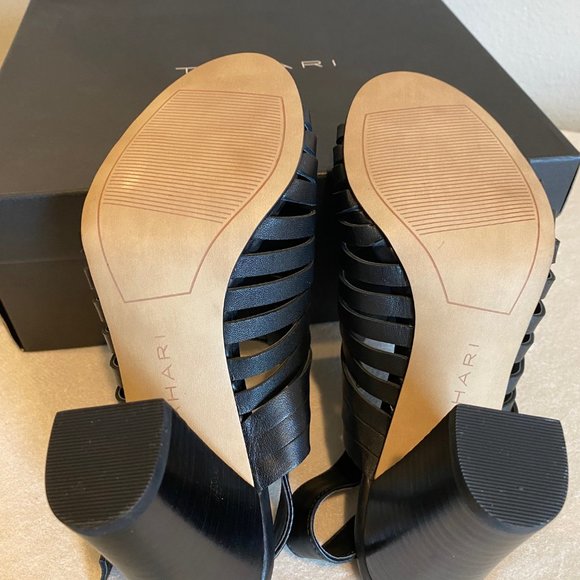Tahari Makailyn Black Leather Chunky Heel Sandal - Size 6M - Excellent Condition - Picture 5 of 6